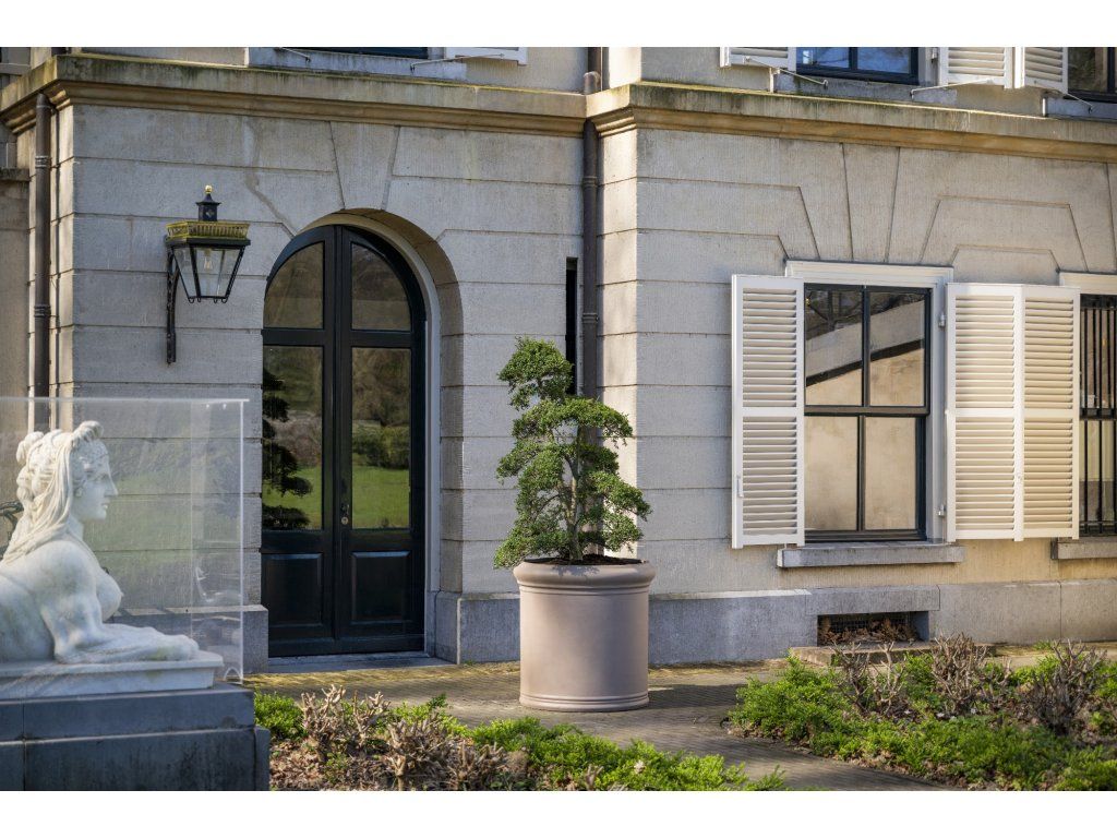 Květináč Jumbo Max Classic, barva taupe, více velikostí