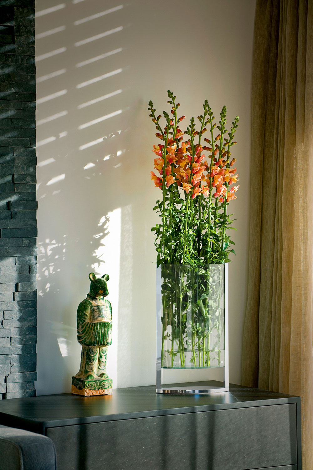vysoké skleněné vázy
